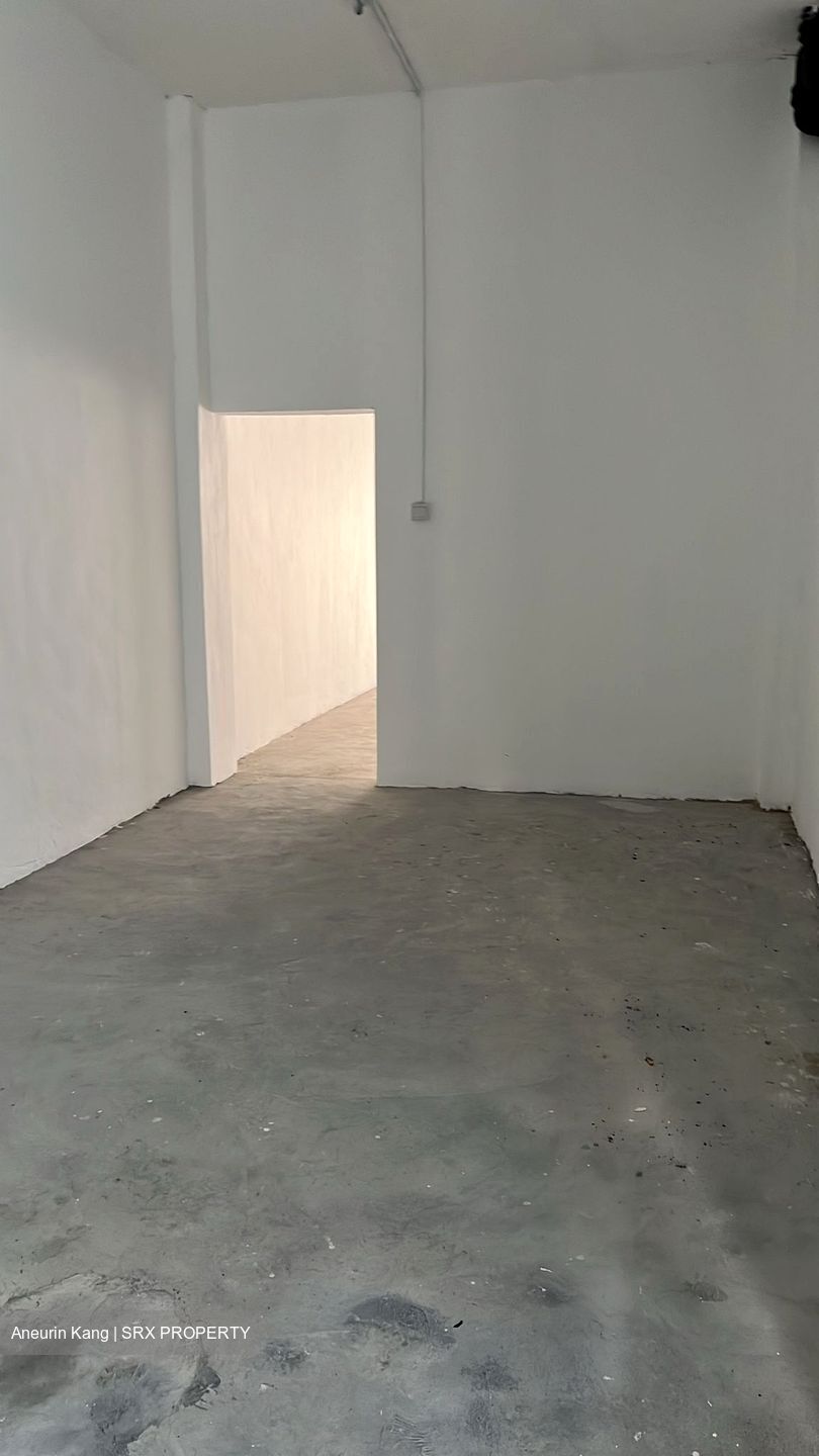 Mackenzie Road (D9), Retail #479204011